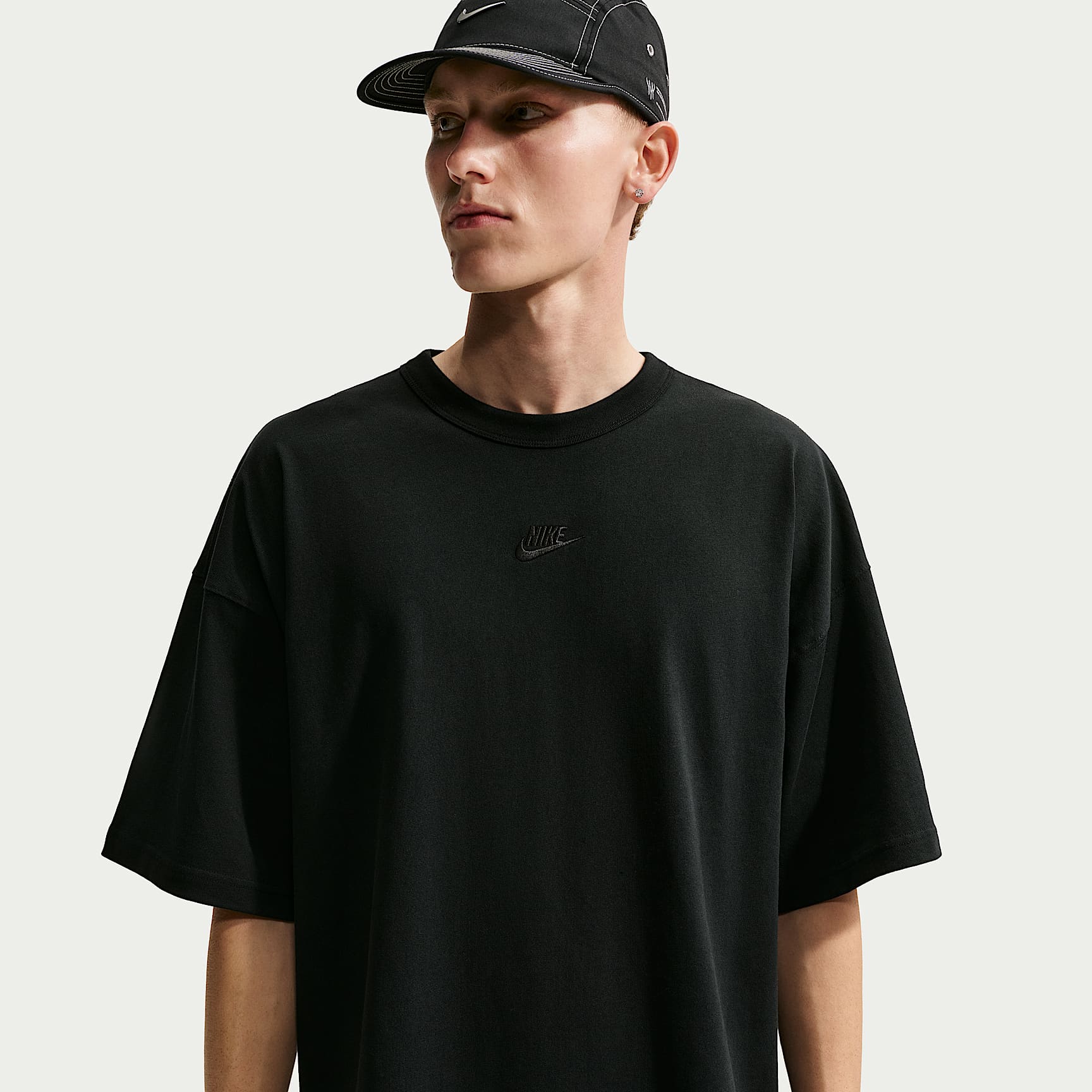 Nike Sportswear Premium Essentials Men's Oversized T-Shirt. Nike.com